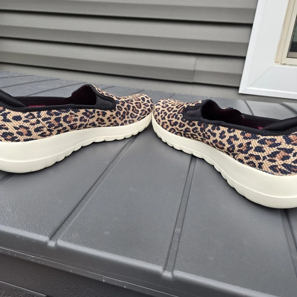 Skechers Go Walk Joy Mariah Leopard Print Shoes Womens Size 11